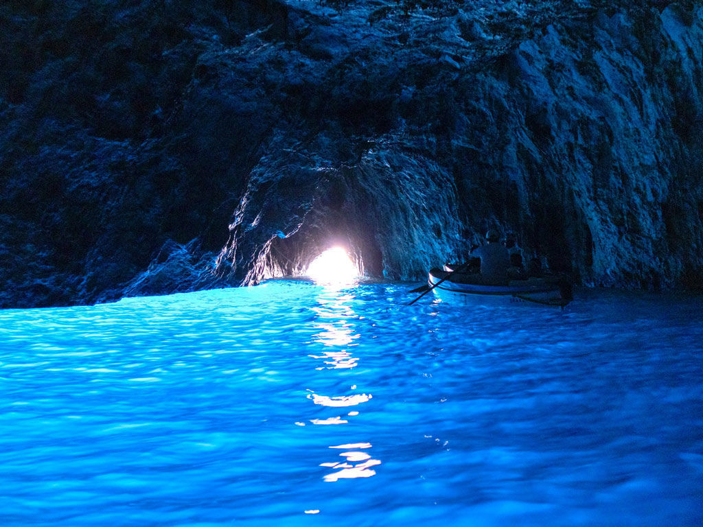 capri-boat-tour-inside-blue-grotto-caves-capri
