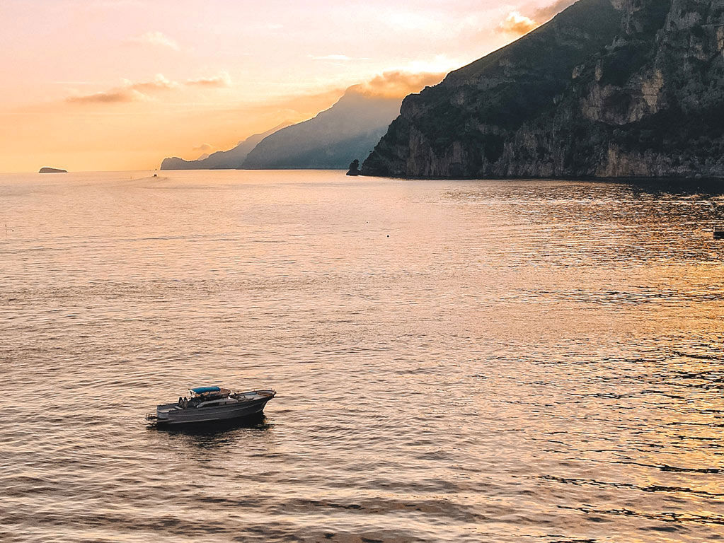 private-boat-tour-amalfi-coast-coastline-sunset