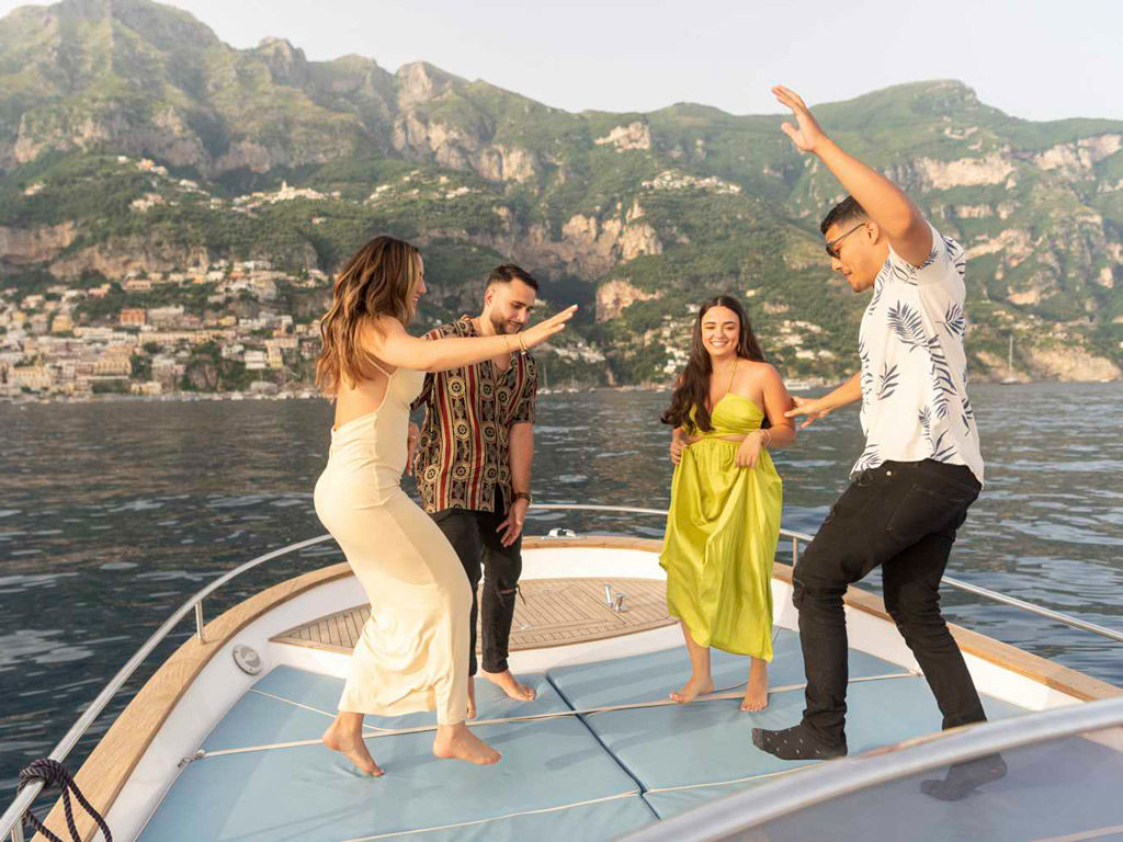private-boat-tour-amalfi-coast-guests-sunset