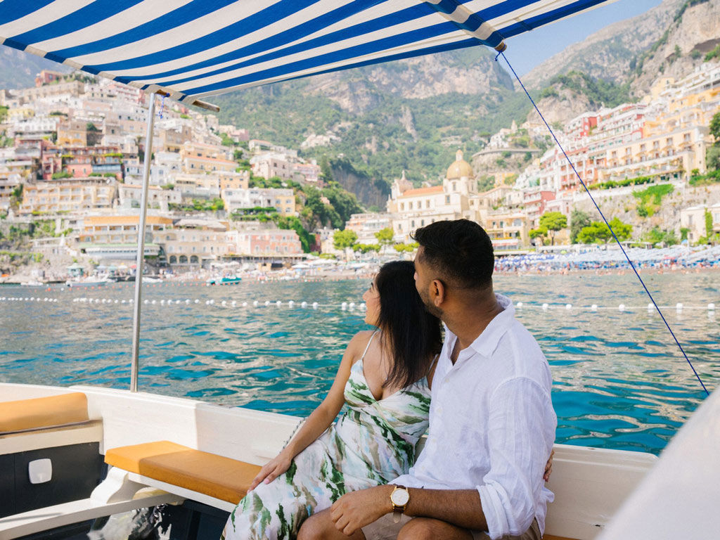 amalfi-coast-tours-couple-positano-view