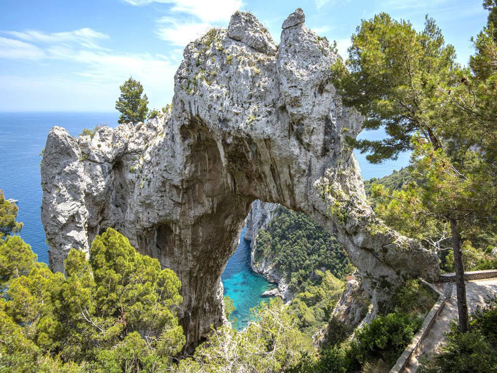 boat-tour-amalfi-coast-natural-arch-capri-closeup