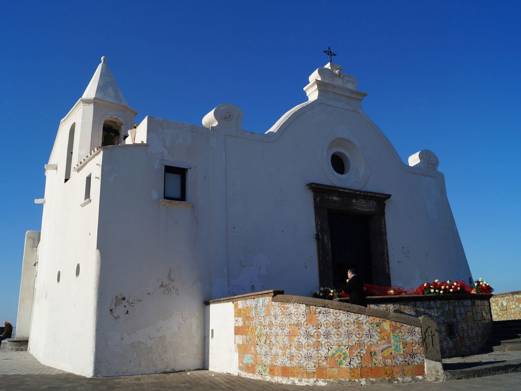 ischia-boat-tours-white-church