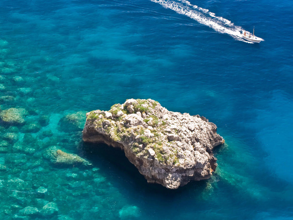 private-boat-tours-amalfi-coast-conca-beach