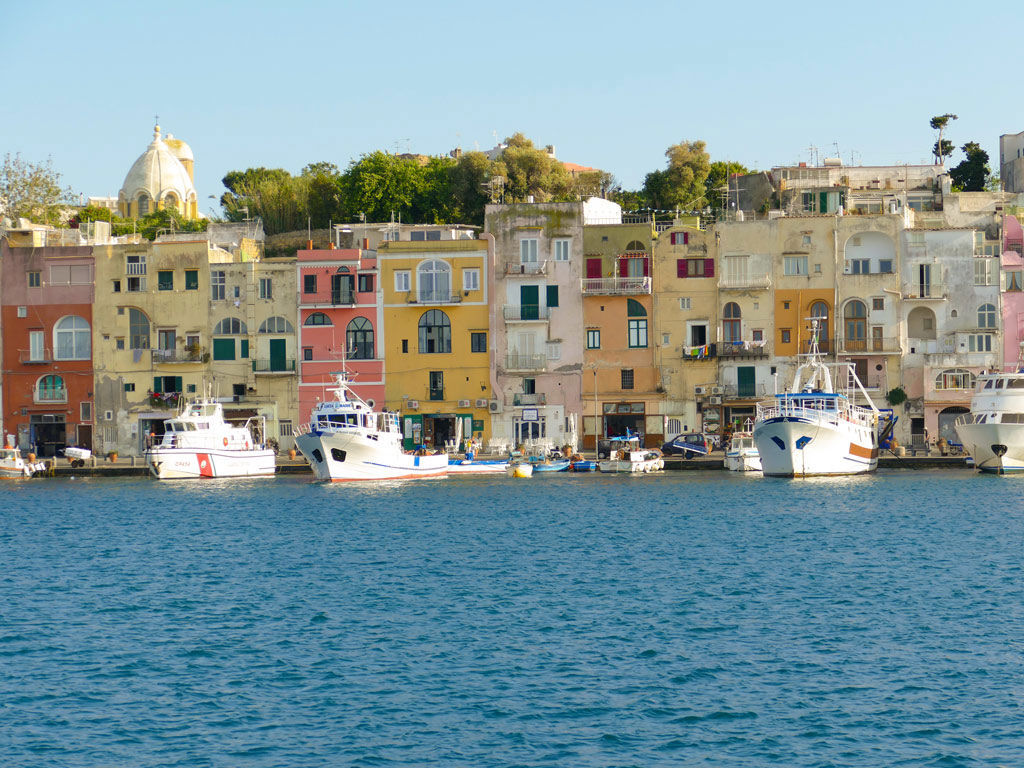 procida-island-italy-pastel-buildings