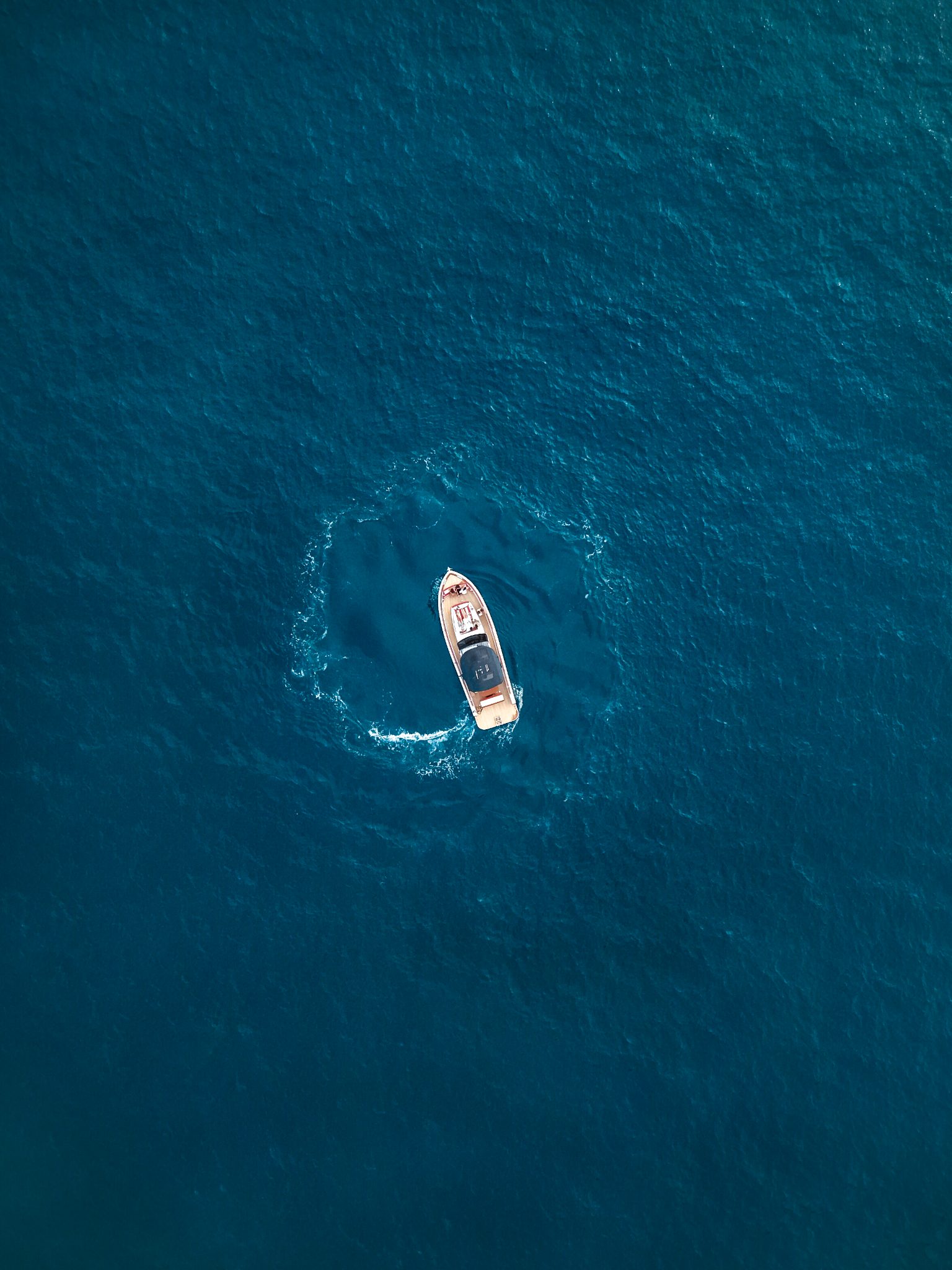 Boat along the Amalfi Coast cliffs