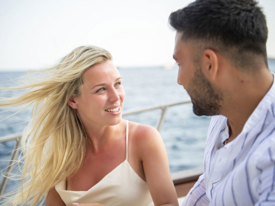 amalfi-boat-tour-loving-glances-during-the-sunset-tour