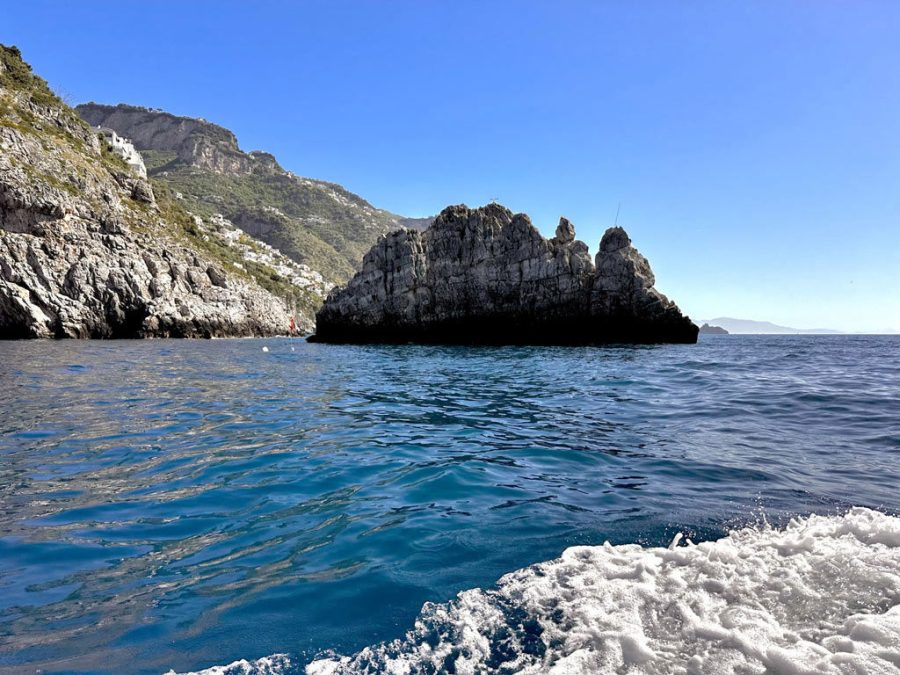 amalfi-coast-boat-tour-rocky-coastline-isca-praiano