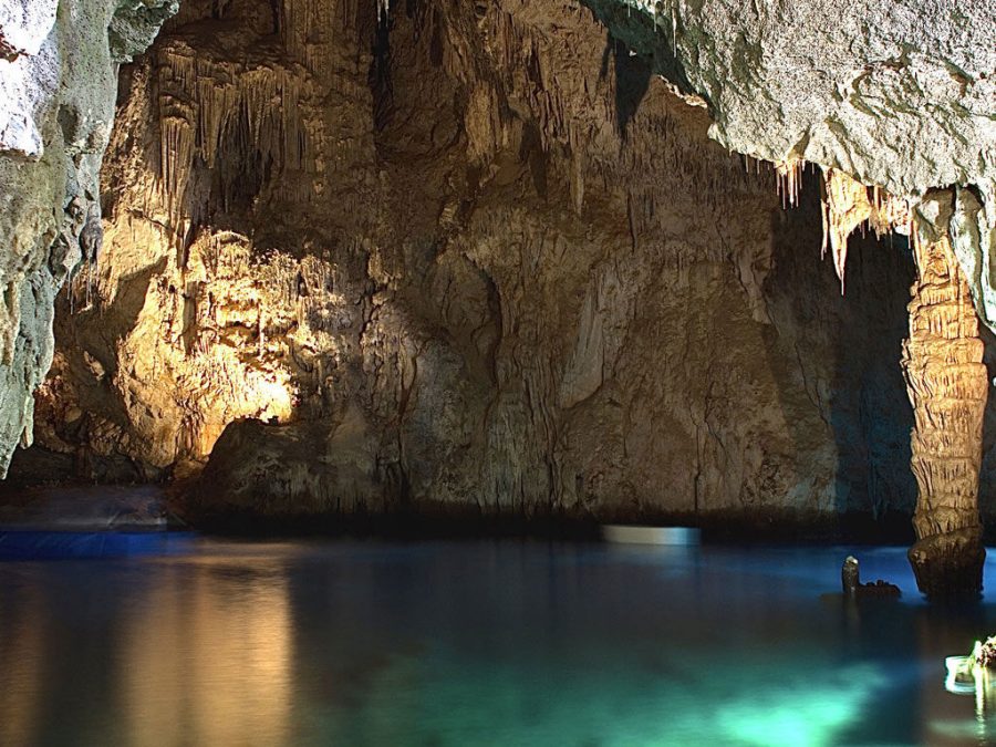 amalfi-coast-tour-emerald-grotto-inside