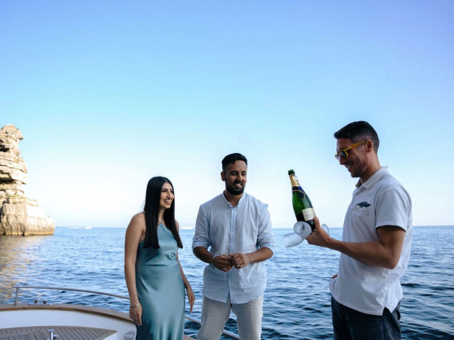 amalfi-coast-tour-wedding-proposal-traditional-boat